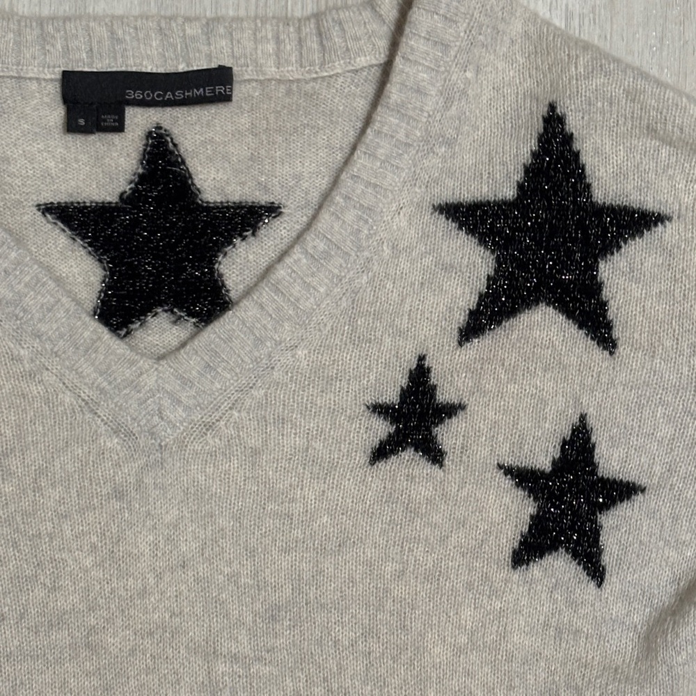 360 Cashmere Iconic “Jayla Sweater” In Cream & Black Stars Size Small - Picture 6 of 7